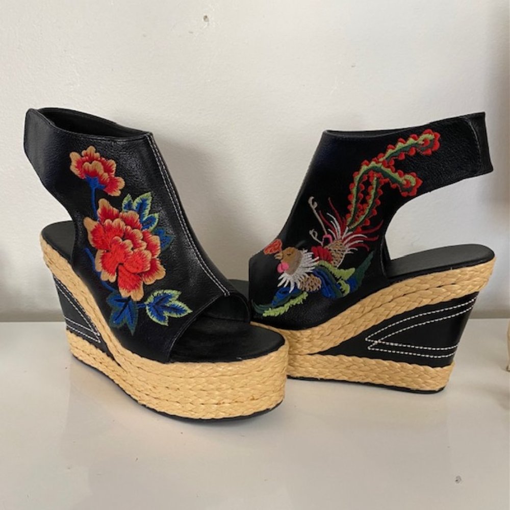 Floral Embroidered Peep-toe Platform Wedge Heels